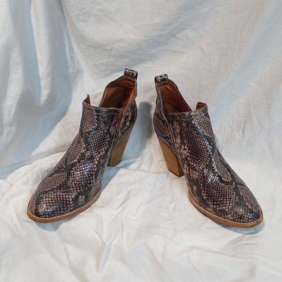 JEFFREY CAMPBELL Western Snakeskin Print Boots - Picture 8 of 9